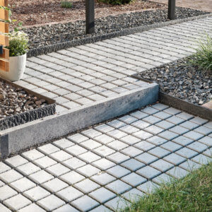 Paving Element.  Quickly laid, permeable to water.  Sidewalks, garden paths, driveways, parking spaces.